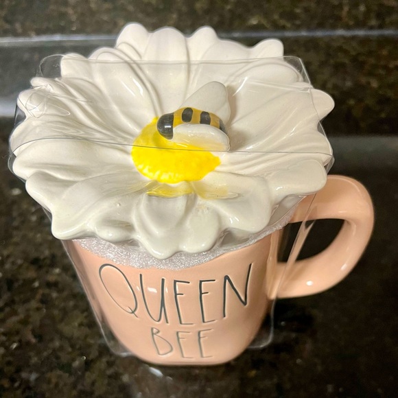 RAE DUNN-Queen Bee With Flower Bee Topper Mug 🐝 - Picture 2 of 4